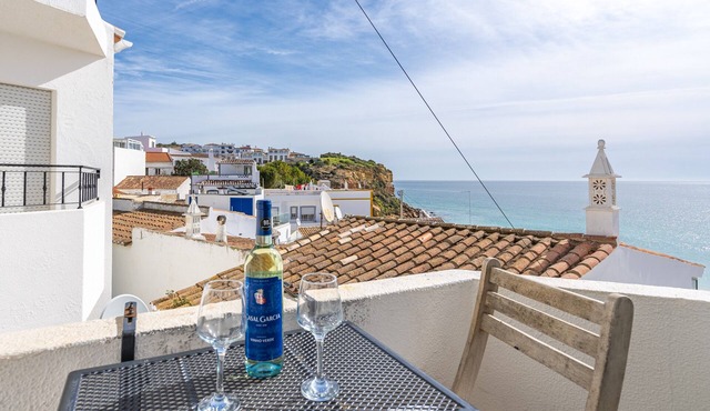 Apartment 'Vista Mar - Burgau' with Sea View, Balcony and Wi-Fi