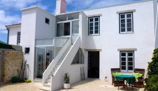 Authentic double house within historical walls of peniche. Childeren for free!