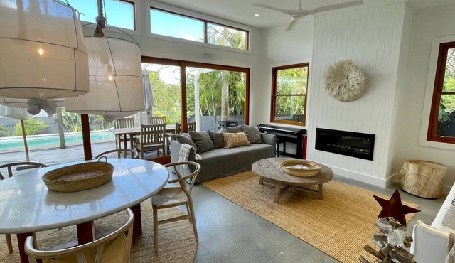 Avalon Beach House by Beach Stays