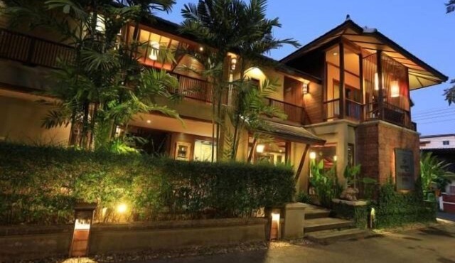 Baan La Poon Hotel