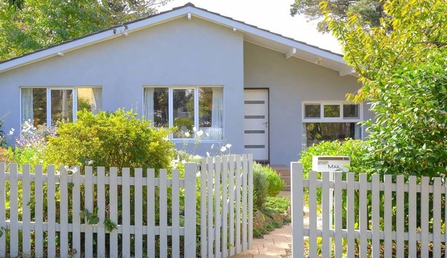 Backhouse & Bushland Stay with Fireplace