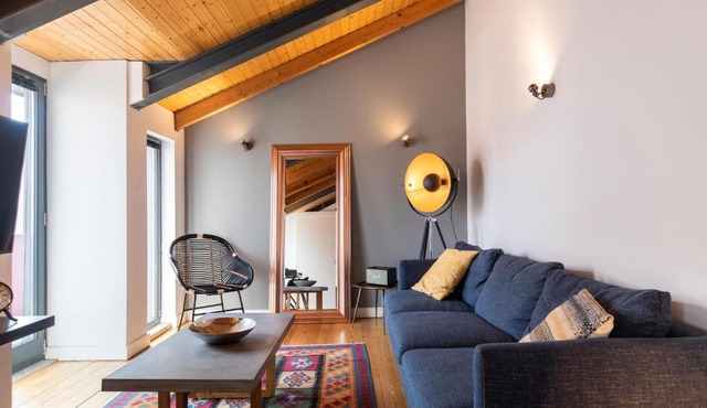 Bairro Alto Stunning Flat With Balcony by LovelyStay