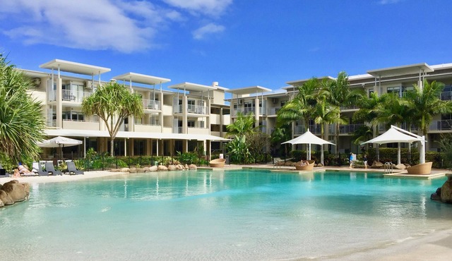 BEACHFRONT LUXURY RESORT APARTMENT