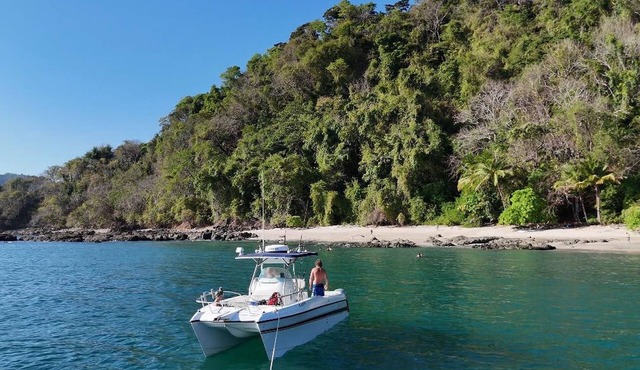 Beachside 3BR + Private Catamaran Fishing Hosted by Your Stay
