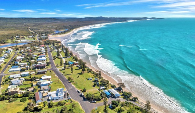 Beachside@Brooms one bedroom, self contained unit. Walk to everything!