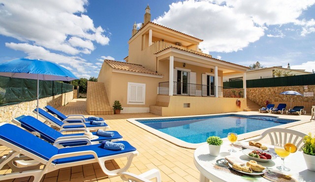 Beautiful private villa for 8 guests with private pool, A/C, WIFI, TV and terrace