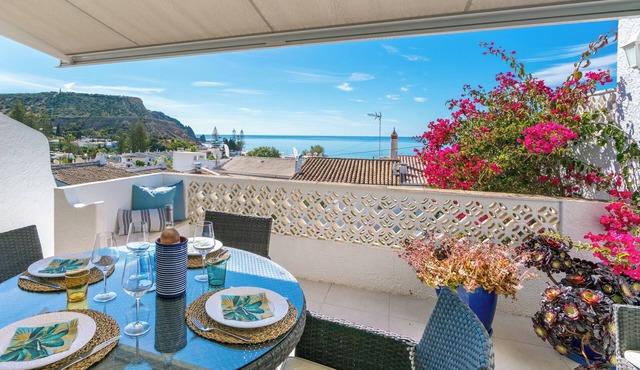 Beautiful townhouse, beach 300m, tastefully renovated, stunning sea views.
