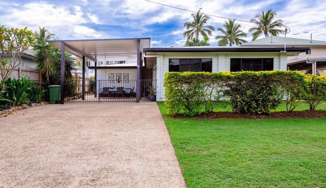 Beautifully Renovated Beachside Family Home