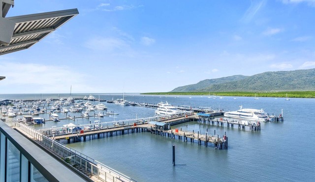 Belle Escapes 25 Harbour Lights with Magical Water Views