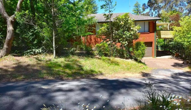 Belvidere Cottage - Two-Storey Home, 3 Bedroom, Fireplace, Deep Bath, Deck