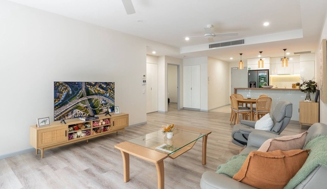 Best Location 2-Bed with Gym, Pool 7-min From CBD