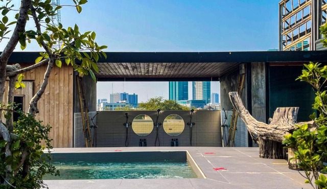 Blu Cabin Ari Stylish Gay Poshtel