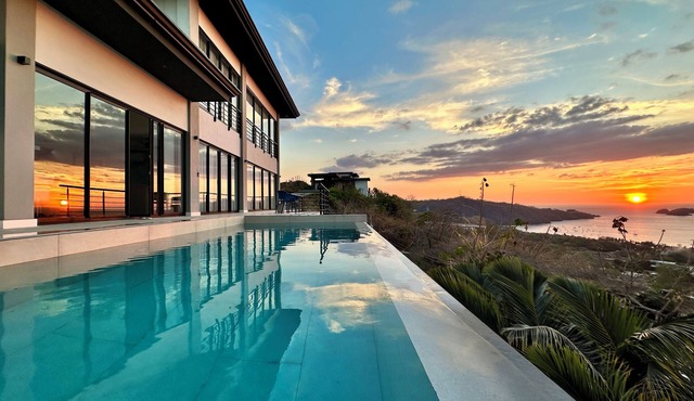Blue Dragonfly – Oceanview Villa with 43ft Infinity Lap Pool & Beach Gear