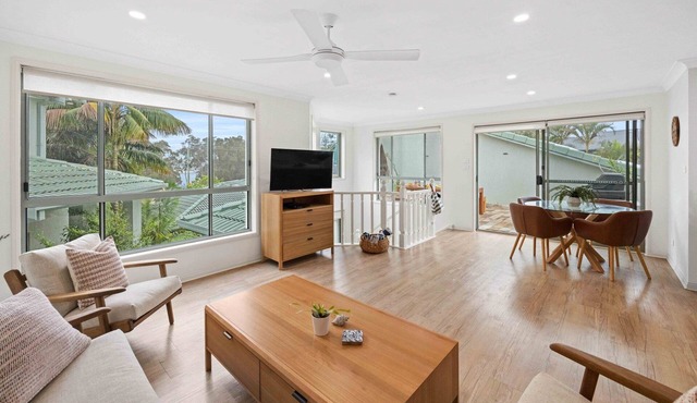 Blue Gum Apt 4 - walk to lake, beach, shops