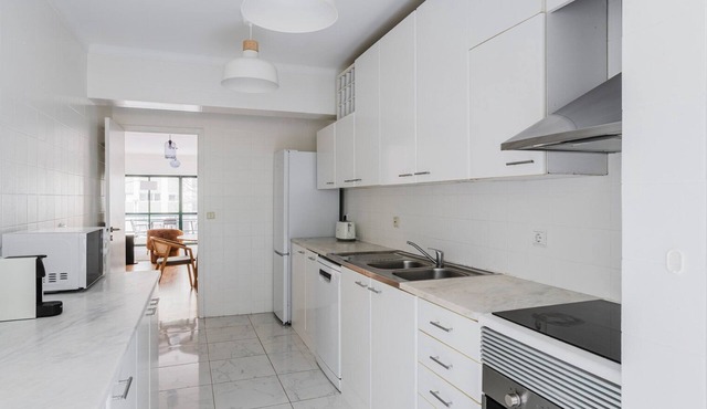Blueground | Oeiras 2bd apartment
