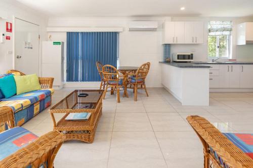 Blueys Beach Villa Manyana 14