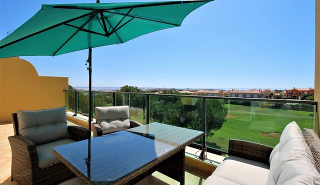 Boavista Bayviews luxury apartment with free pool & spa access