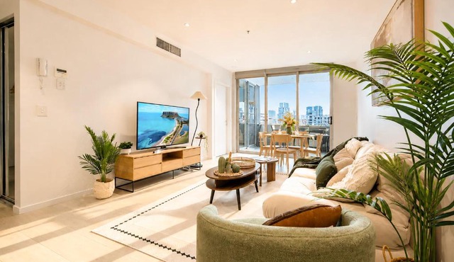 Boho Retreat Apartment - Walk to Gabba Stadium - Free Parking
