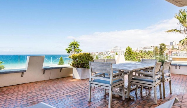 Bondi Beachfront Lifestyle - Ocean Views and Parking