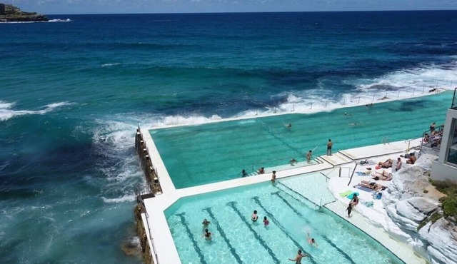 Bondi Junction | One Bedroom Apt | Walk to Station