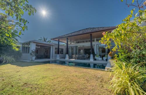 Botanica 4 BR Villa Layan Beach