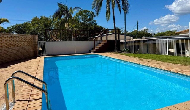 Boyne River Gem - Pool, River Views, Boat Parking