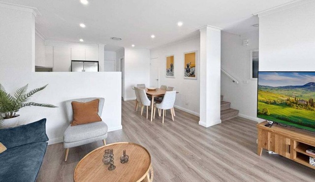 Brand new lux 3 bedroom townhouse located opposite the Wagga Wagga Racecourse.
