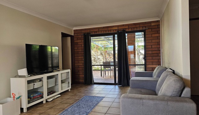 Breezy Banksia - Home away from Home - 300m to Esplanade + pet friendly