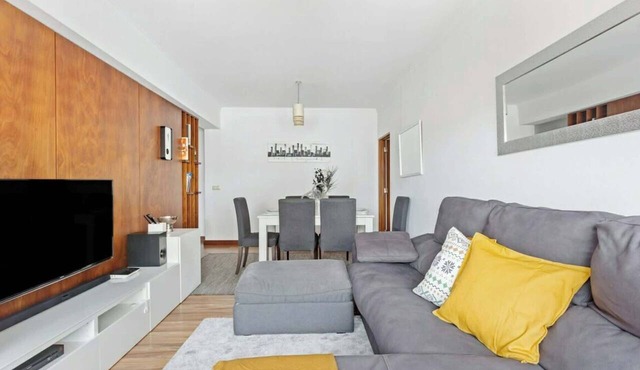 Bright & Spacious Three-Bed Apartment in Lisbon