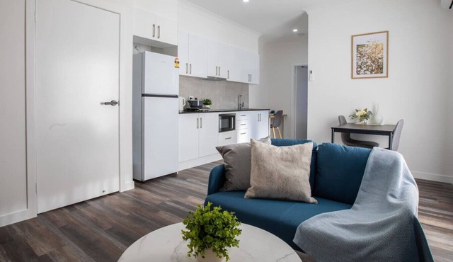 Budget Private Suite w/Kitchen, Ensuite & A/C