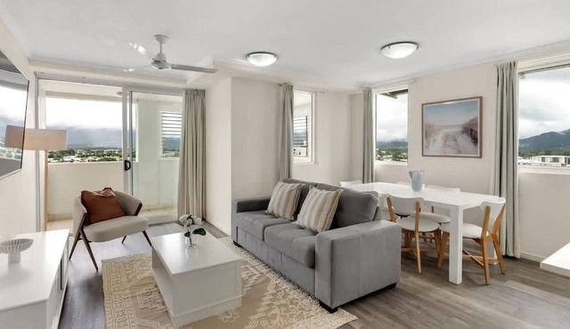 Cairns Central Adjacent Suites, Steps to Esplanade
