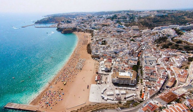 Captivating 1-bed Apartment in Olhos de Agua