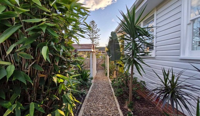 Caves Beach Coastal Getaway - Perfect for Families