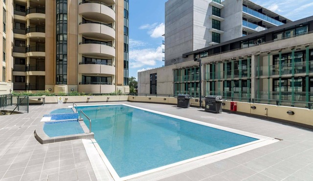 Central 2-bed Apartment with Pool, Gym and Spa