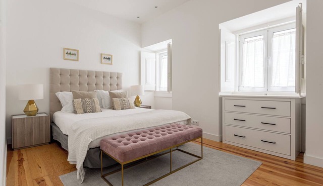 Central Lisbon 3 Bedroom Duplex With Elevator & AC