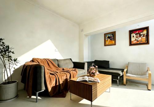 Central Strathfield quiet share stay