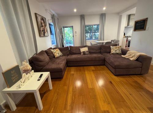 Central Teneriffe, walk to river, onsite parking