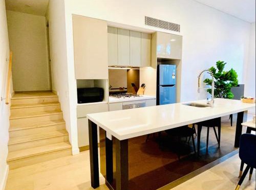 Charming and cozy 2 Bedrooms 2 bathrooms Condo with Study room, Parking, Wi-Fi