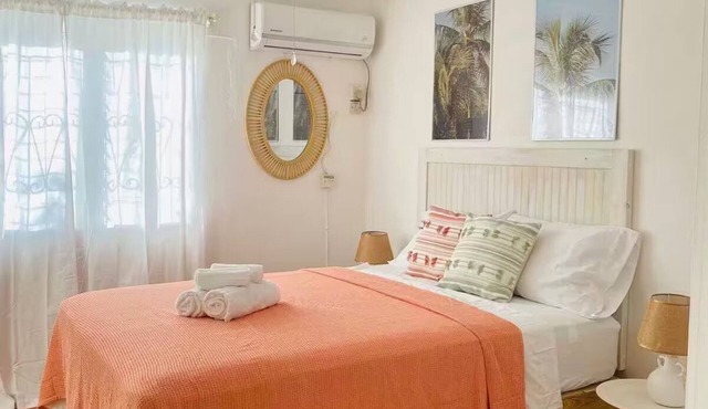 Charming Condo Sunset Palms #64 Holetown Beach pool access WiFi