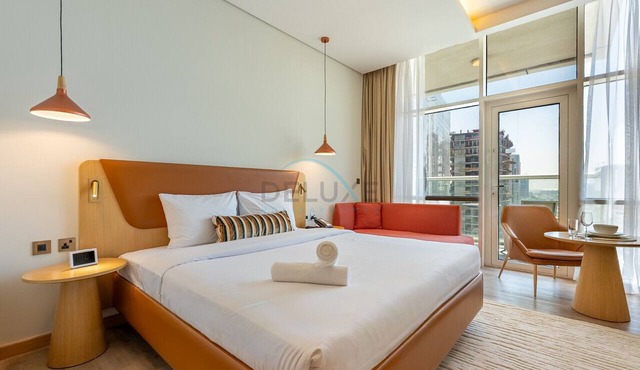 Charming Studio with a Skyline View Balcony, Easy Access to Main Roads
