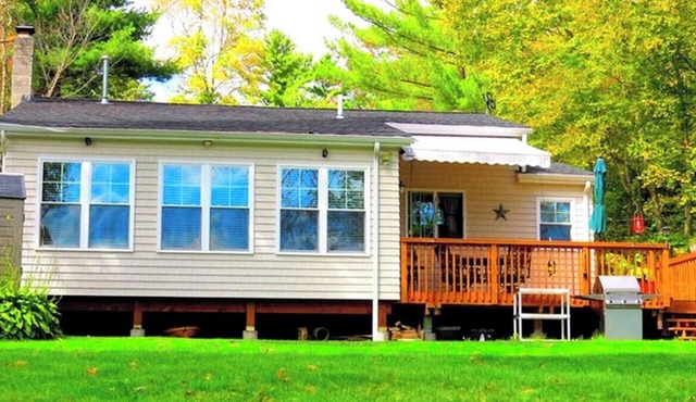 Charming Waterfront Cottage Rental near Topsmead State Forest, Connecticut