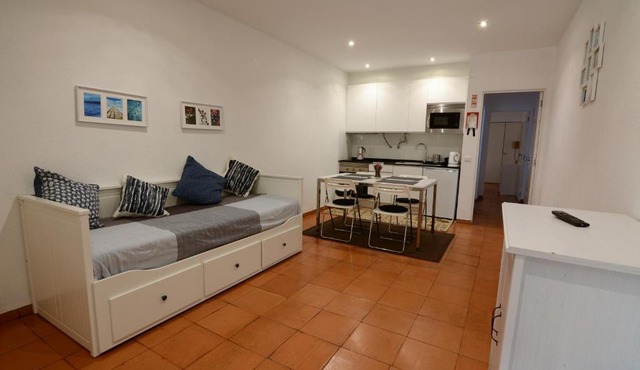 Charmosous Flat