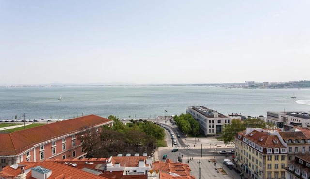 Chiado River View Deluxe Apartment