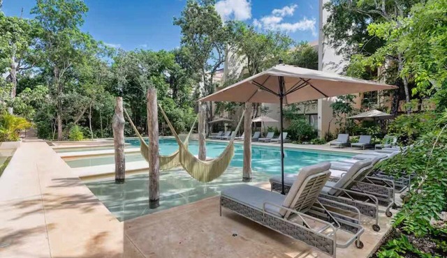 Chic Jungle 2BR - Balcony, Priv Pool, Steam & Gym