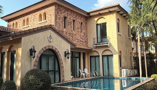 Chivani modern private pool villa with garden in Na Jomtien Pattaya