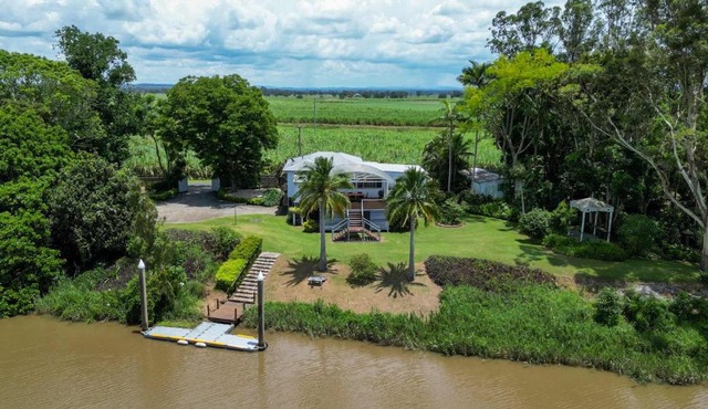 Clarence River Retreat - Oceanstays - Farmstay & Jetty