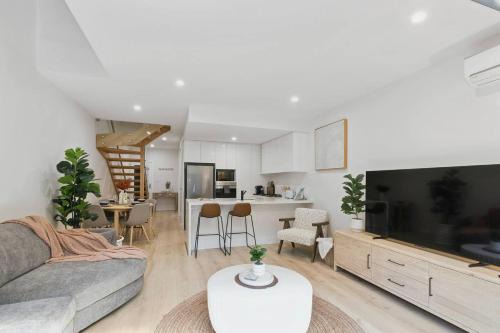 Coastal Calm Escape - Close to Thirroul and Beaches