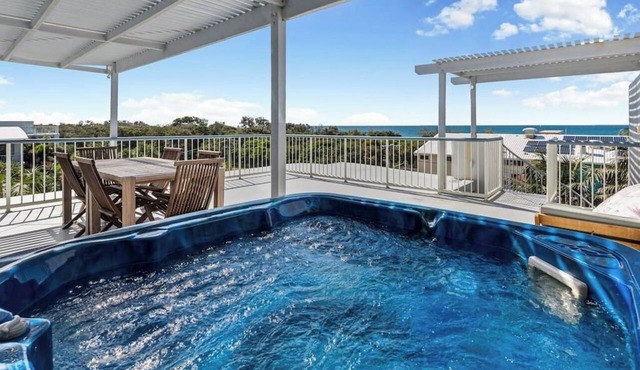 Coastal Escape l Views, Rooftop Terrace & Jaccuzi