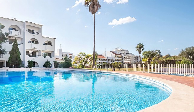 Comfortable apartment with pool in Albufeira