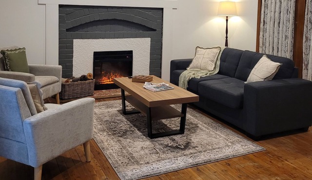 Cosy Cottage Free WiFi, off street parking